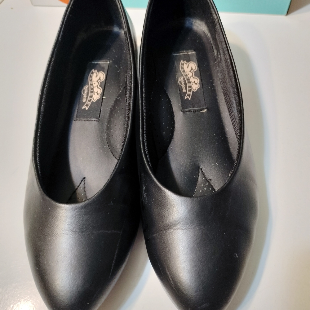 Soft Style Women's Classic Black Loafers